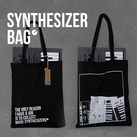 Merch Bundle 2 – Synthesizer Bag, 303 Poster, Schlüsselanhänger 2